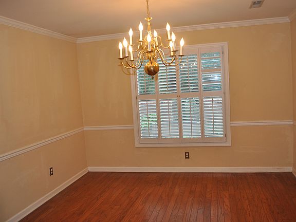 5th image of 915 Heather Way