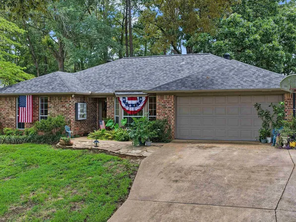 1104 Forest Hills St, Gladewater, TX 75647