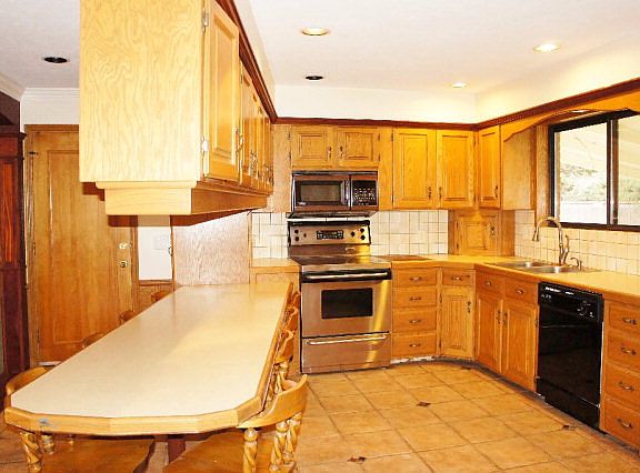 4th image of 1354 E 21st St