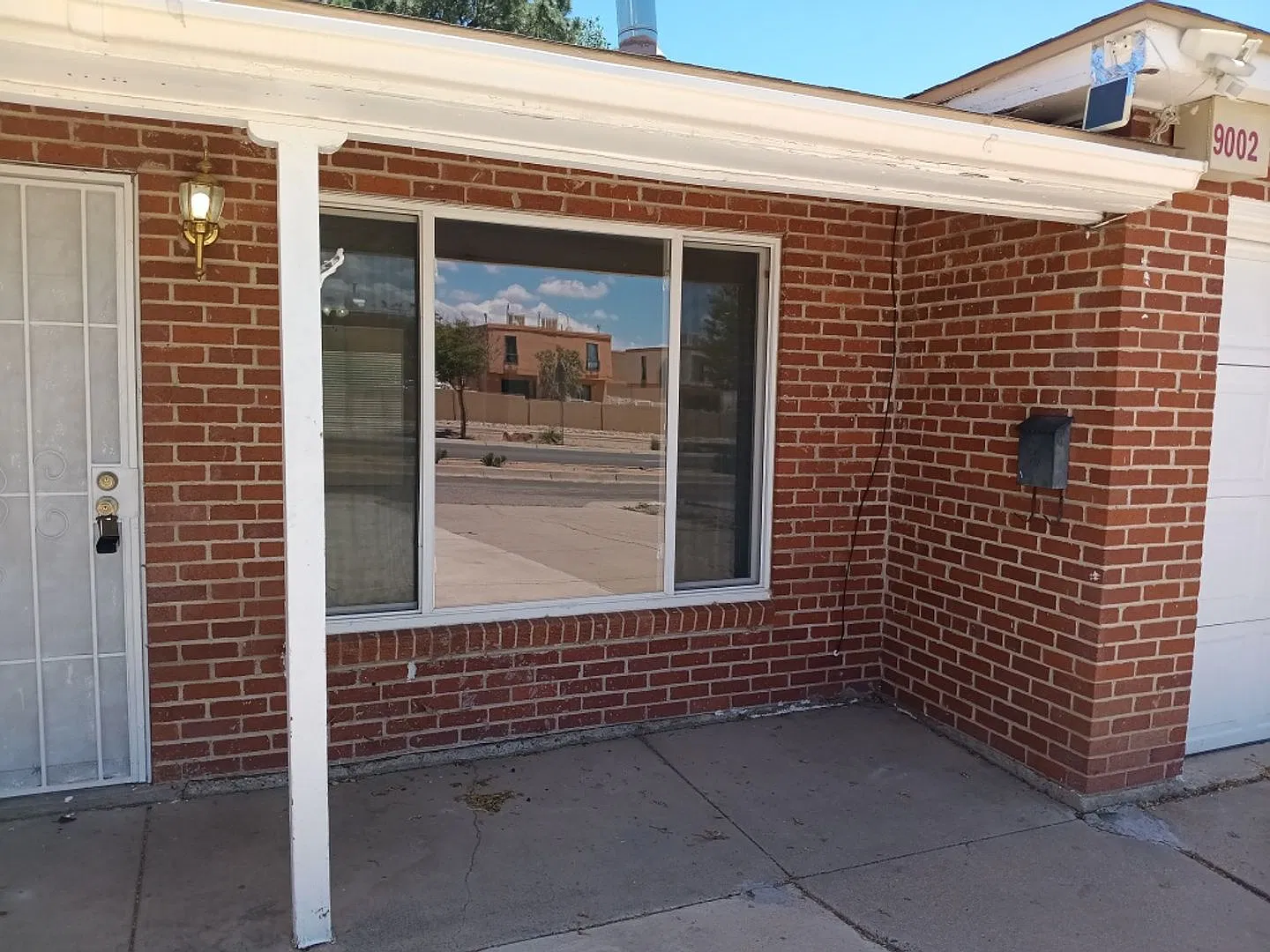 3 Bedroom 2 Bathroom Home located in Northeast Heights!! — Photo 2