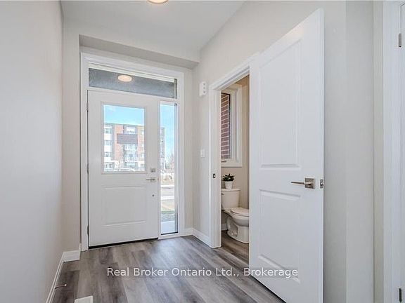 4th image of 66 Ayr Meadows Cres