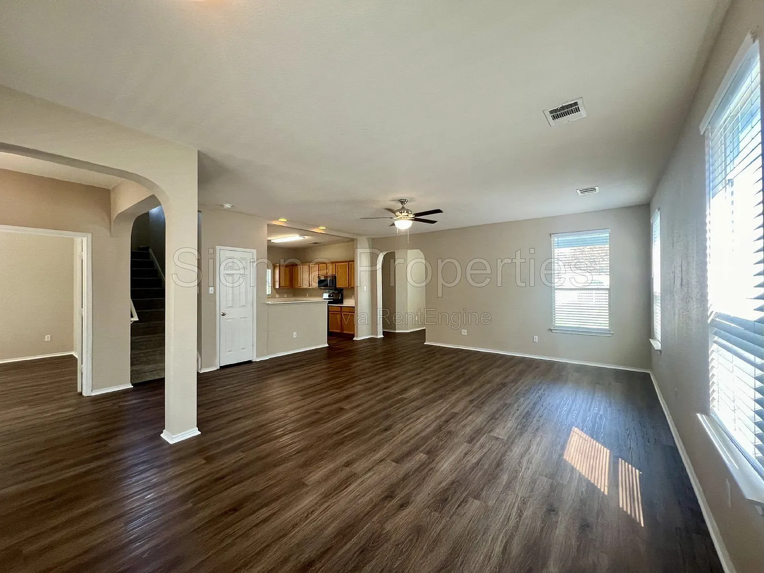 3 bed, 2.5 bath, 1900 sqft, $1,975 — Photo 3