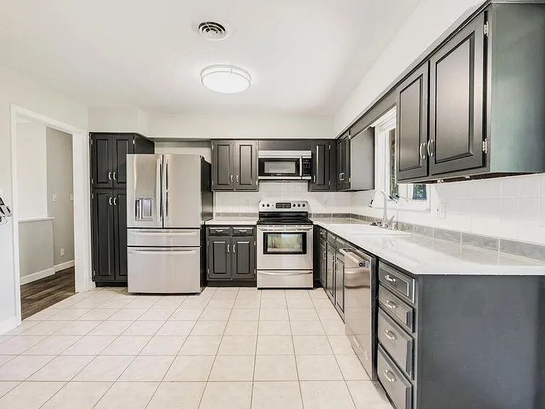 2400 Ridgefield Rd — Photo 16