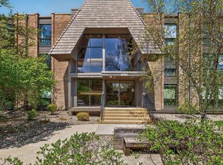 6085 Lincoln Dr APT 225, Edina, MN 55436