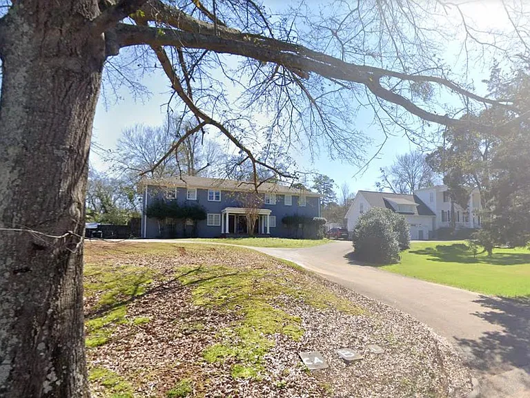 Exterior of the 4 unit condo complex located in the quite and historic district off of Sherwood Road