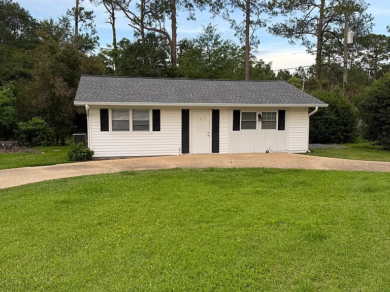 431 Oak Ave — Photo 1
