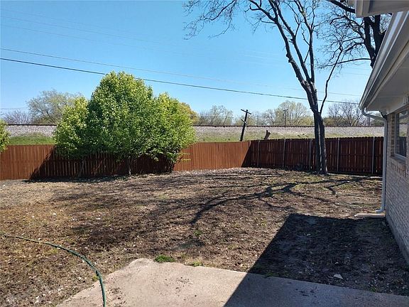 3rd image of 619 La Salle Dr