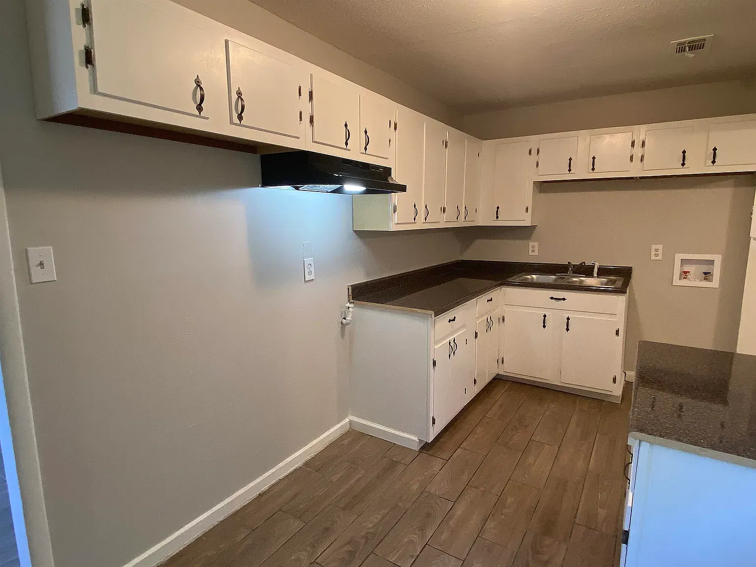 3513 Ashford — Photo 3