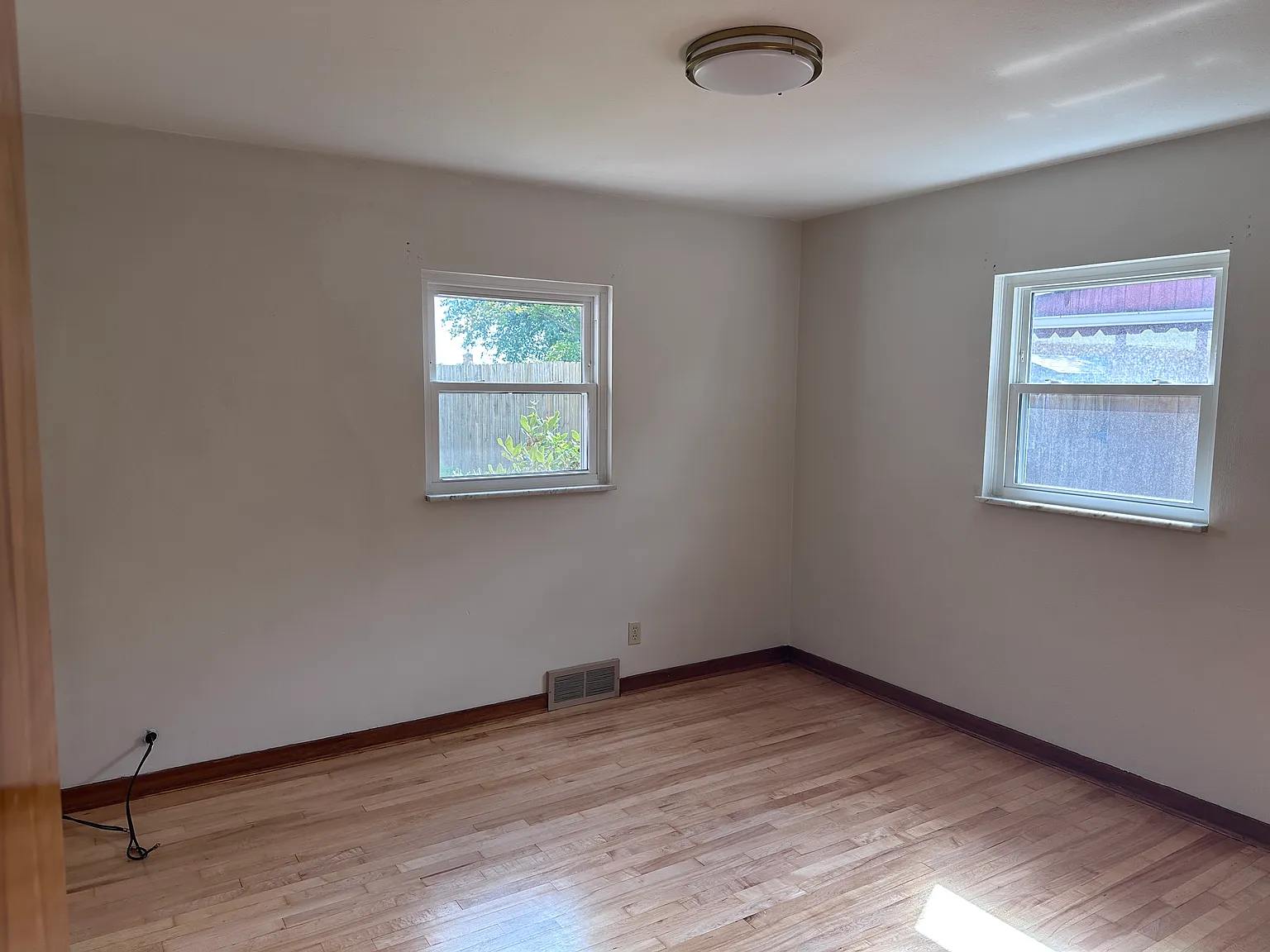 2 bed, 1.5 bath, 1027 sqft, $1,800 — Photo 2