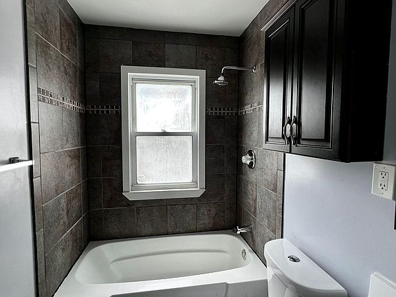 3rd image of 14220 Knox Ave