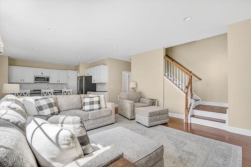 3rd image of 13 Summerhill Drive