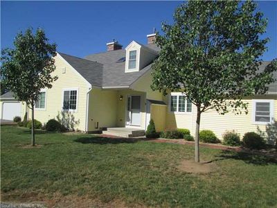 2 Pequot Sq, Mansfield, CT, 06250