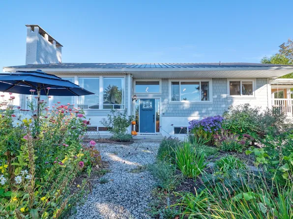4770 Laurel Ave, Sechelt, BC V7Z 0B4