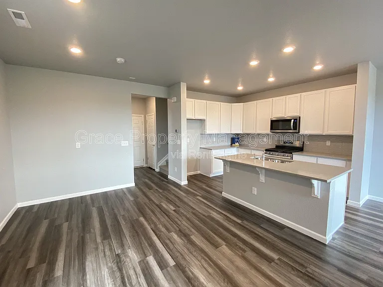 191 Ambrose St — Photo 2