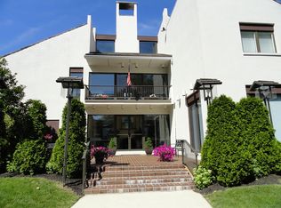 14 Chamond, Devon, PA 19333