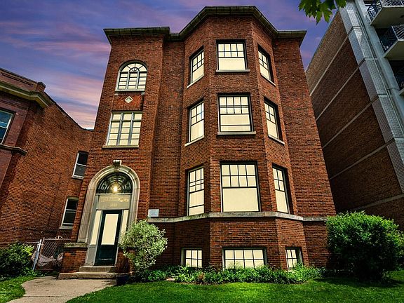 2nd image of 5825 N Kenmore Ave #1F