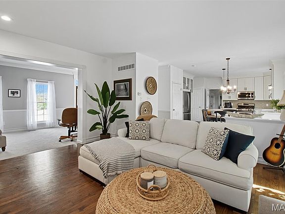 5th image of 728 Highland Glen Dr