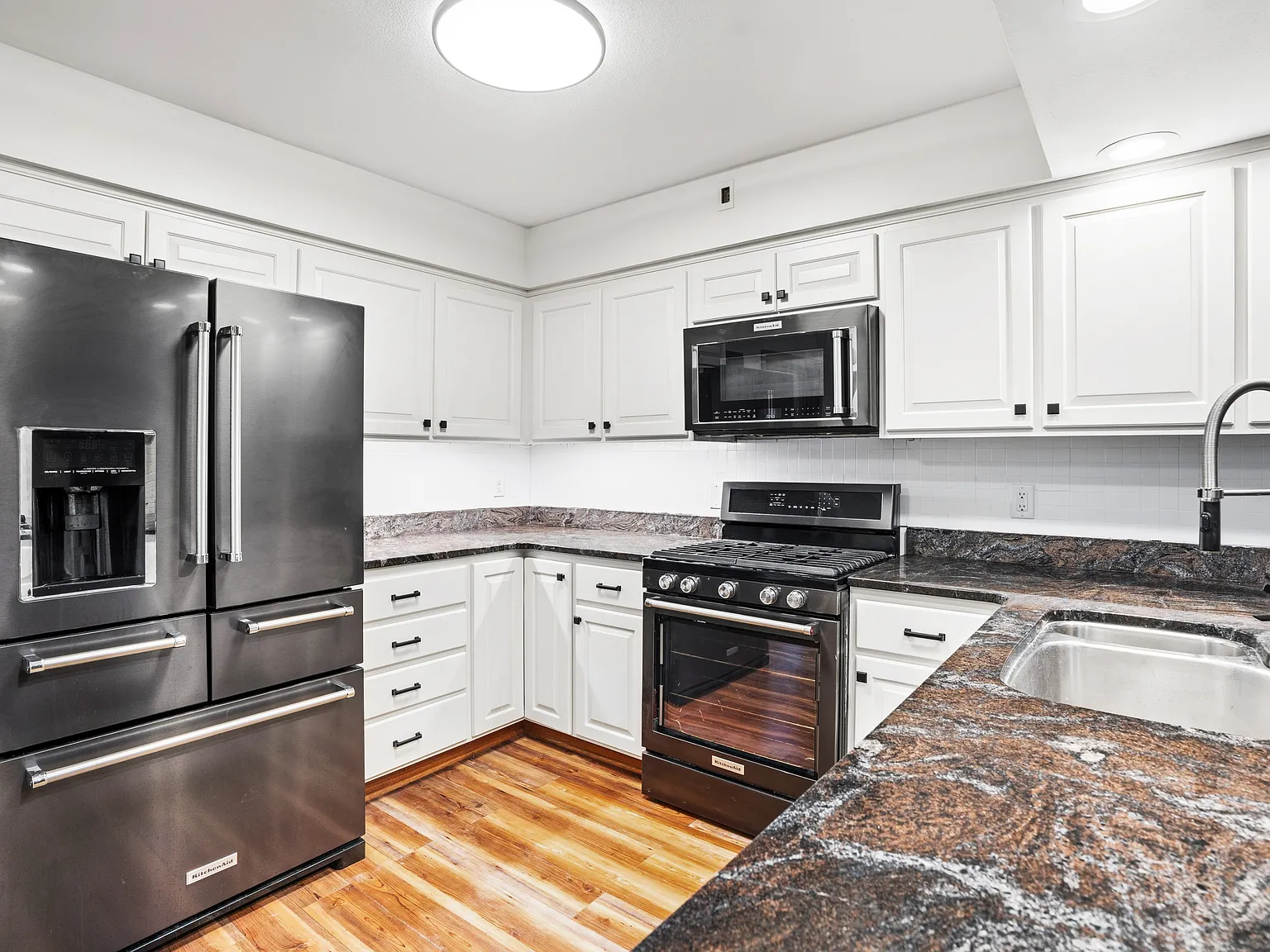 3 bed, 1700 sqft, $2,450 — Photo 2