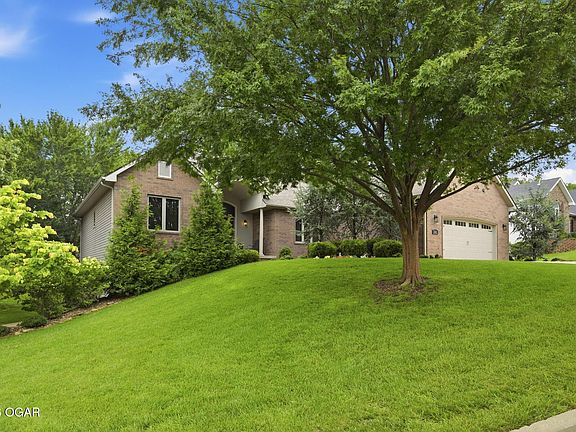 3rd image of 2401 Stinnett Dr