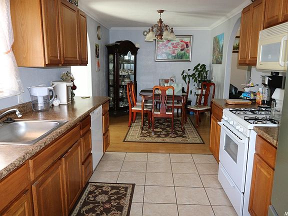 5th image of 3837 Elm St