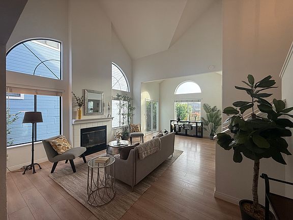 5th image of 22 Valley West Cir