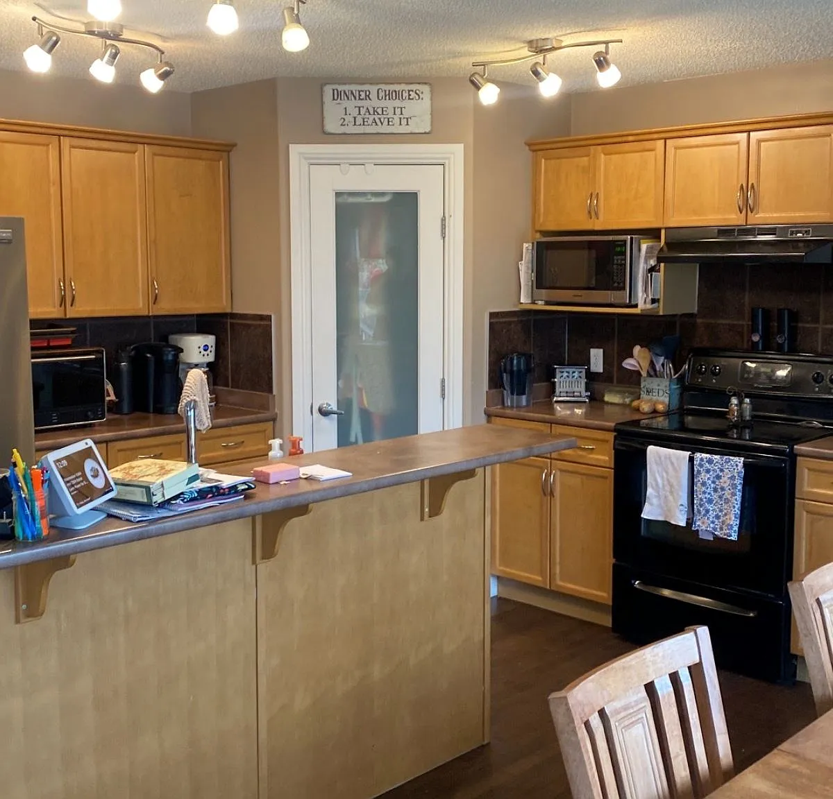 8512 Sloane Crescent Northwest — Photo 2