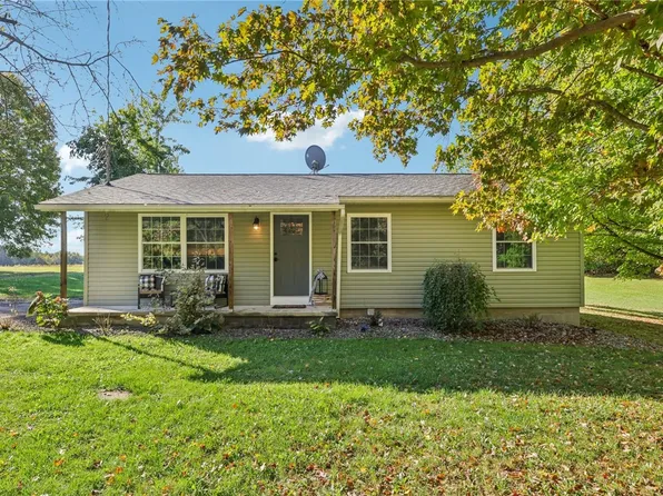 1188 E Lake Rd, Transfer, PA 16154