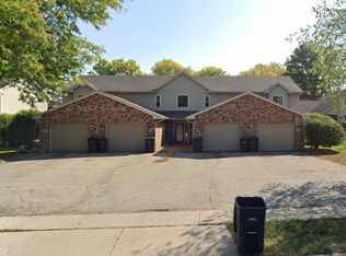 207-207 Chalet Dr, Stoughton, WI 53589