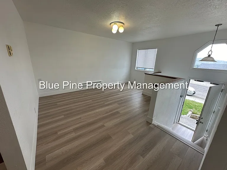 1222 Holman Ave — Photo 2