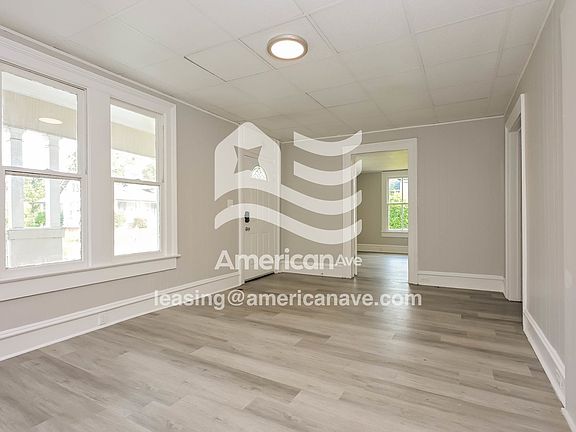 845237_003_living_room_3.jpg