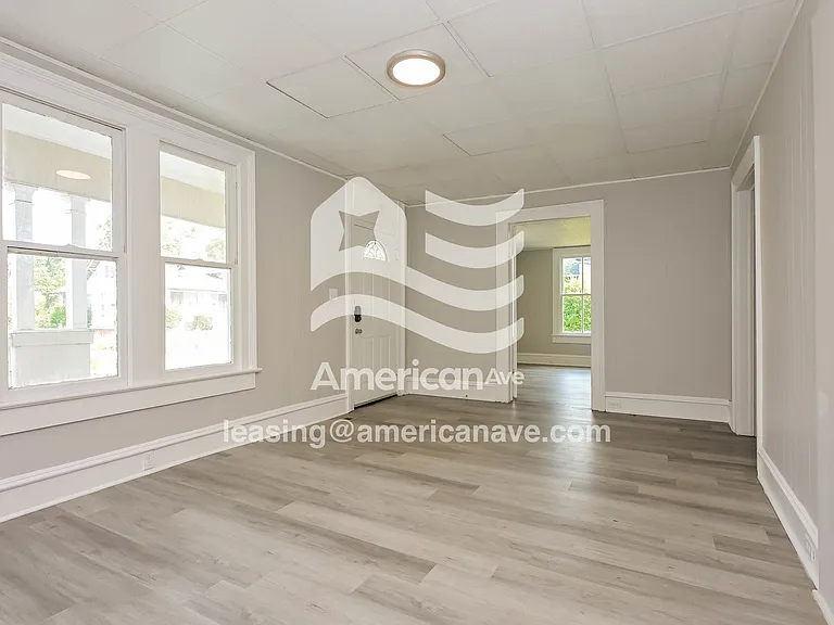845237_003_living_room_3.jpg