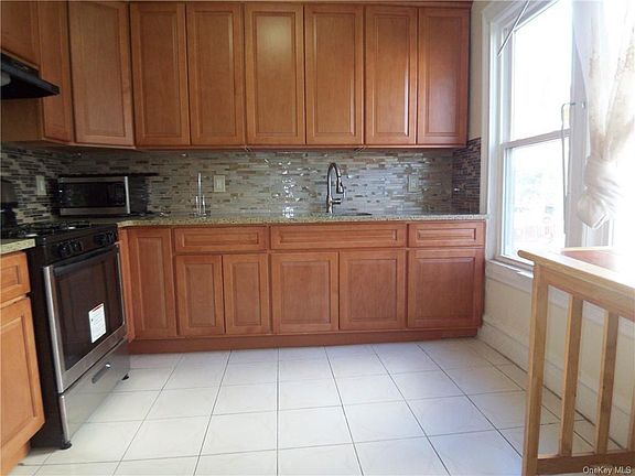 5th image of 7 Willard Ave