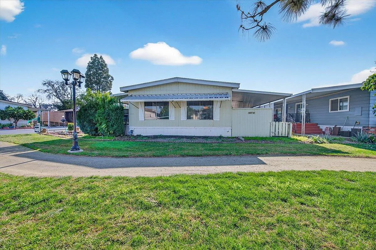 2706 W Ashlan Ave Space 86 photo 1