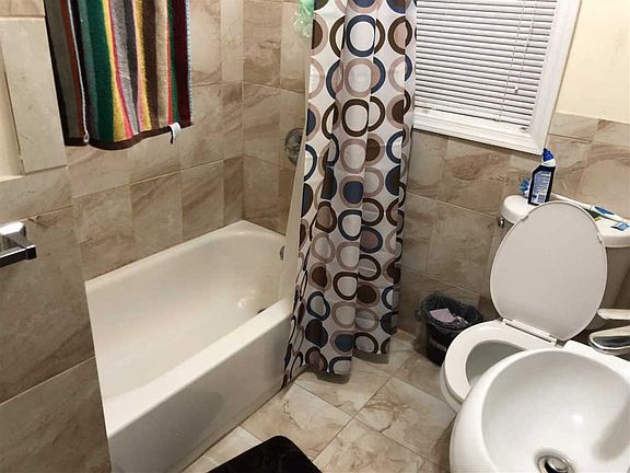4th image of 15 Marion Pl APT 1