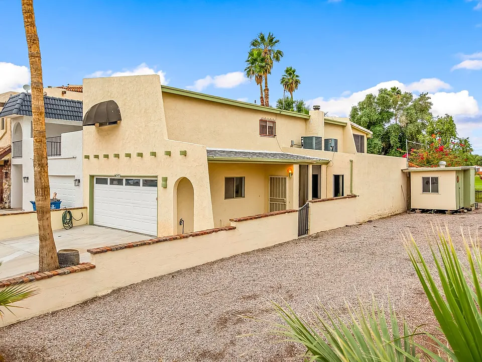 2687 Country Club Dr