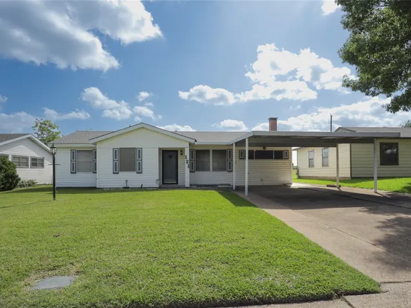 121 Highland Dr, Ennis, TX 75119