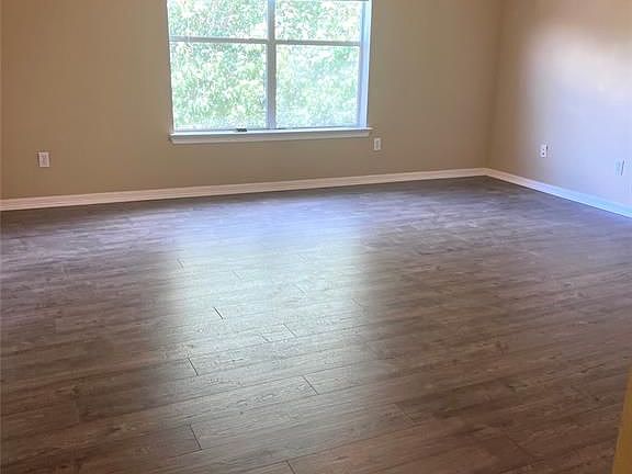 2nd image of 370 Livingstone Ln