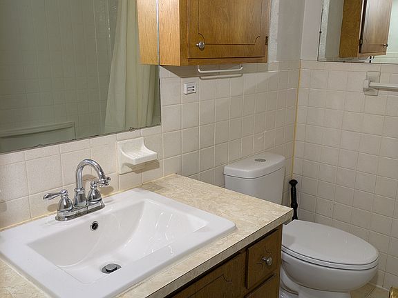 4th image of 802 Montana St