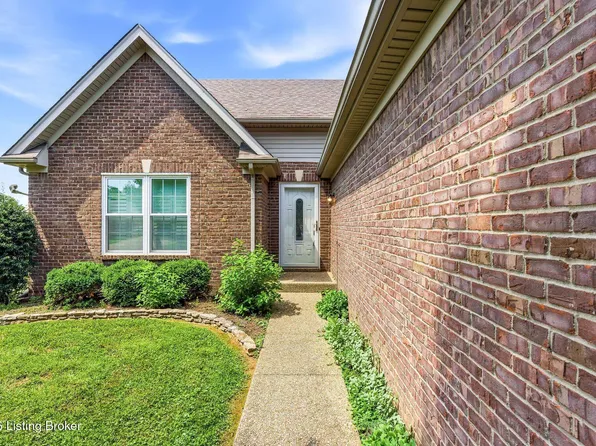 7217 Meadow Ridge Dr, Louisville, KY 40218