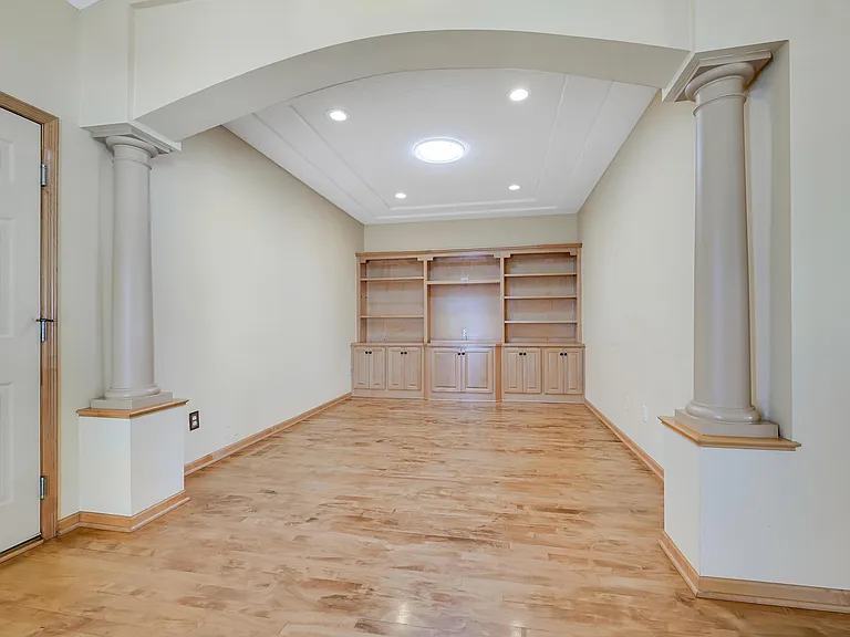7950 Victoria Way — Photo 5