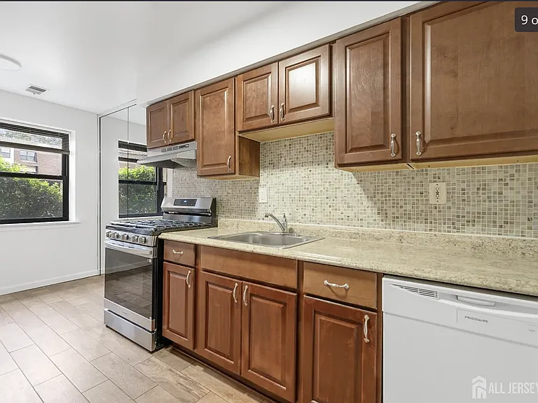 1602 Raspberry Ct — Photo 14