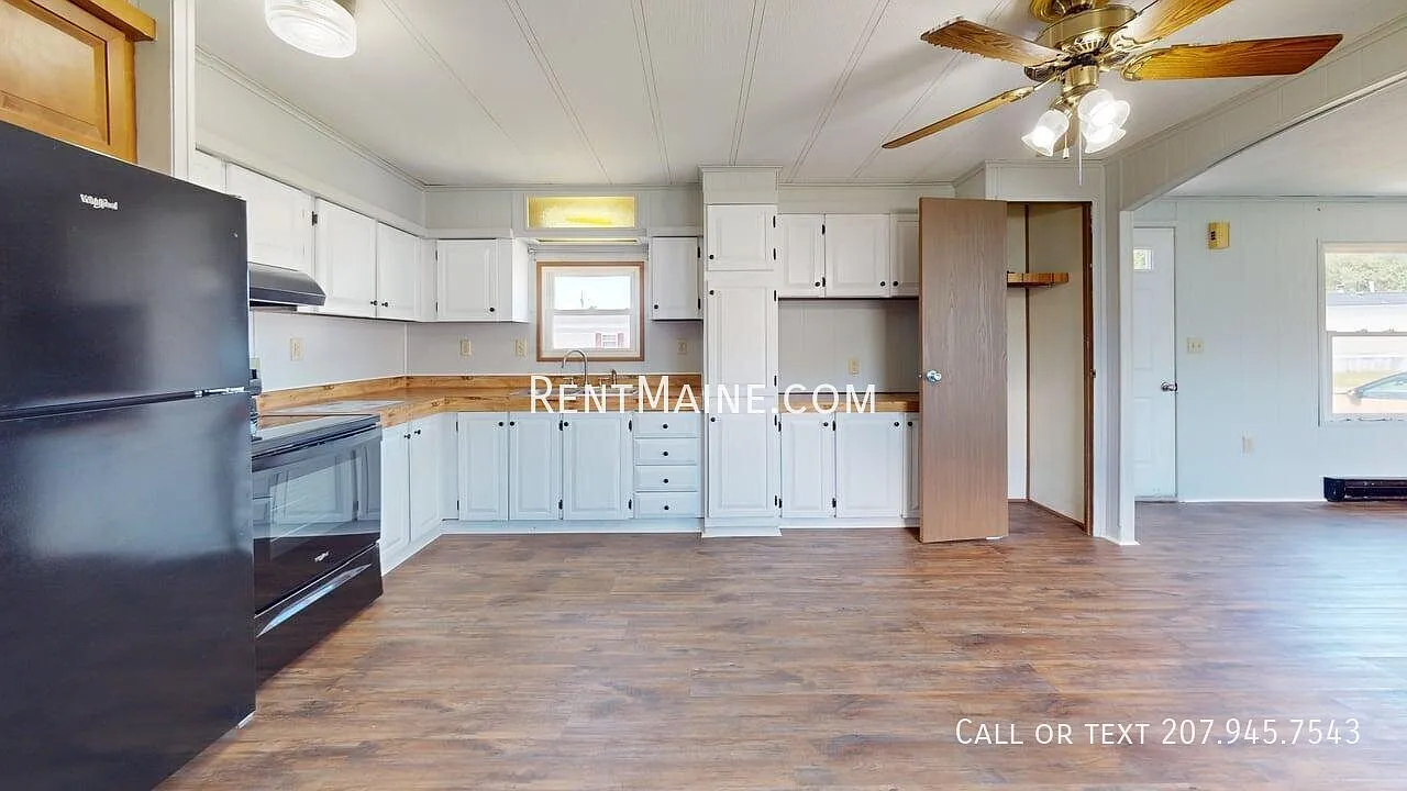 2 bed, 1.5 bath, 913 sqft, $1,295 — Photo 2