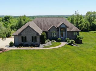 N87W27355 Emerald Fields Ct, Hartland, WI 53029