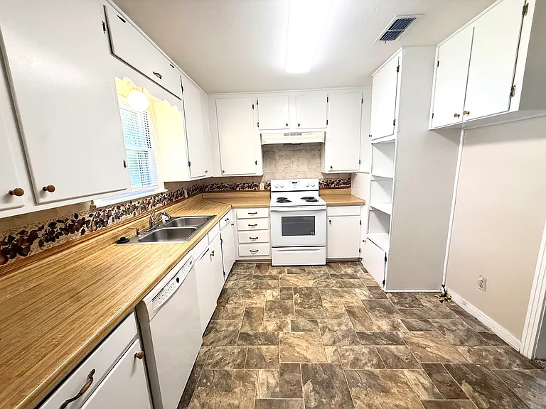129 W Ann Dr — Photo 3