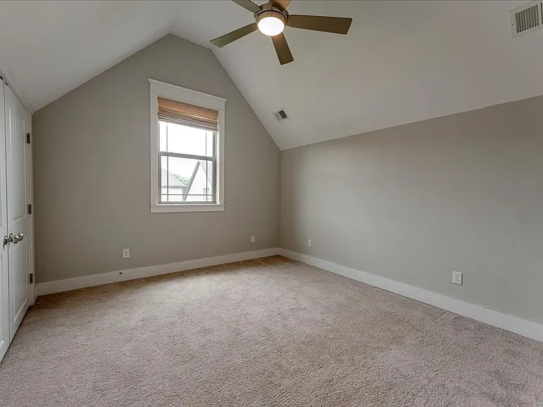 2318 Large Oak Dr — Photo 27