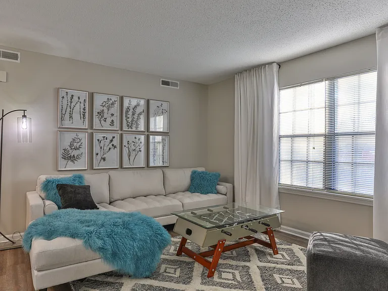Windsor Palms Apartment Homes — Photo 4