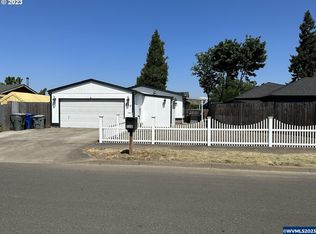 520 Greencrest St NE, Salem, OR 97301