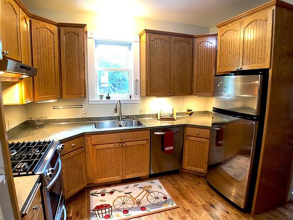 4th image of 822 Hobson St