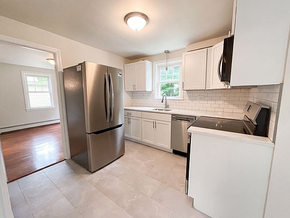 3rd image of 48 Woodlawn St