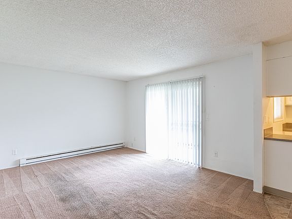 5th image of 15994 E Burnside St #0